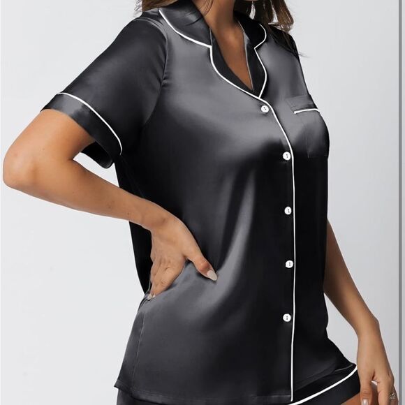 Matching silk satin pajama set - Picture 4 of 6